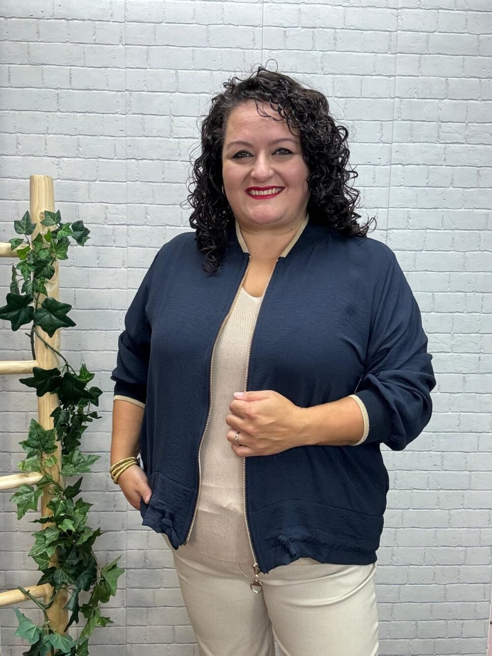 Bomber Silvana Con Toques Dorados T-44/52