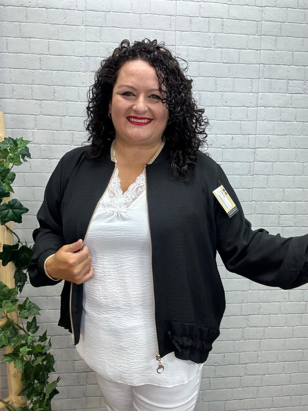Bomber Silvana Con Toques Dorados T-44/52