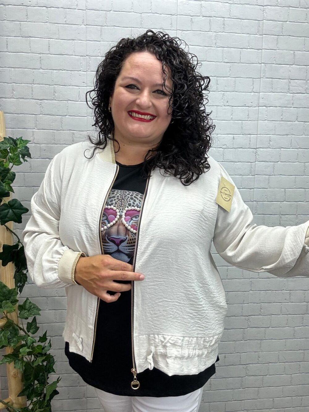 Bomber Silvana Con Toques Dorados T-44/52