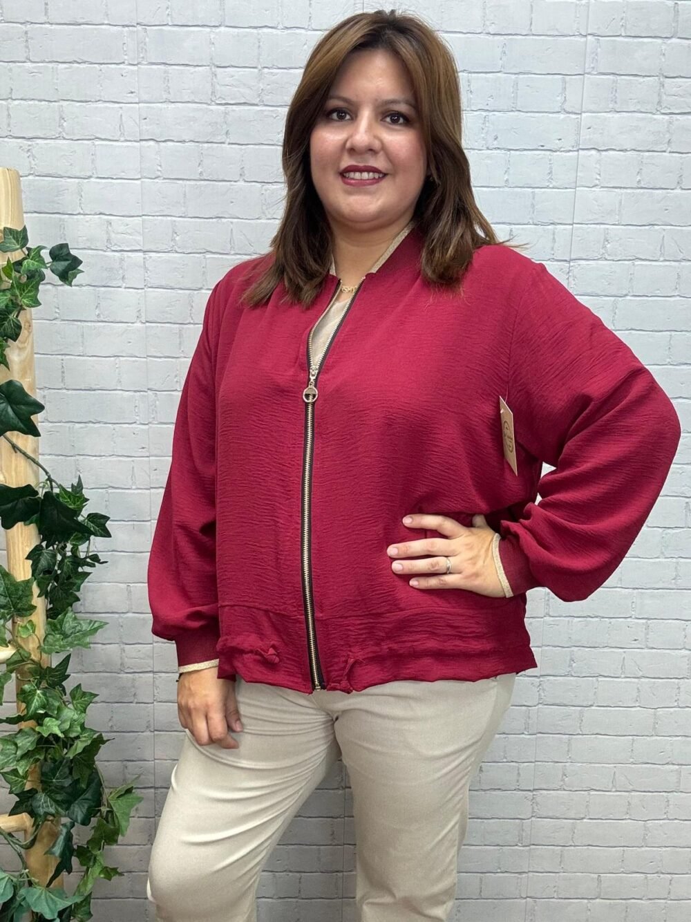 Bomber Silvana Con Toques Dorados T-44/52