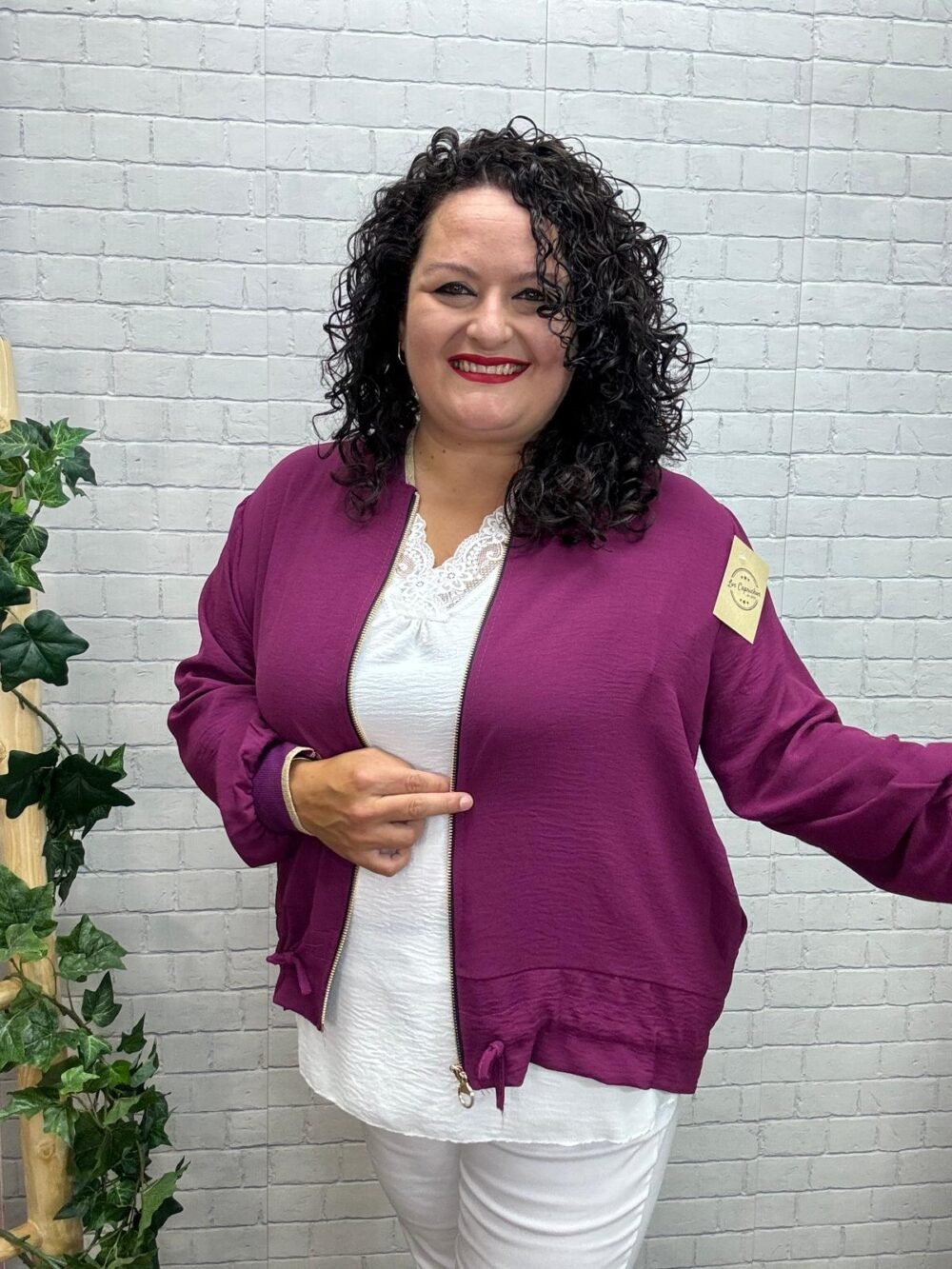 Bomber Silvana Con Toques Dorados T-44/52