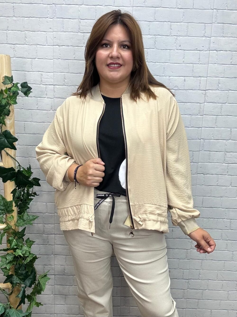 Bomber Silvana Con Toques Dorados T-44/52