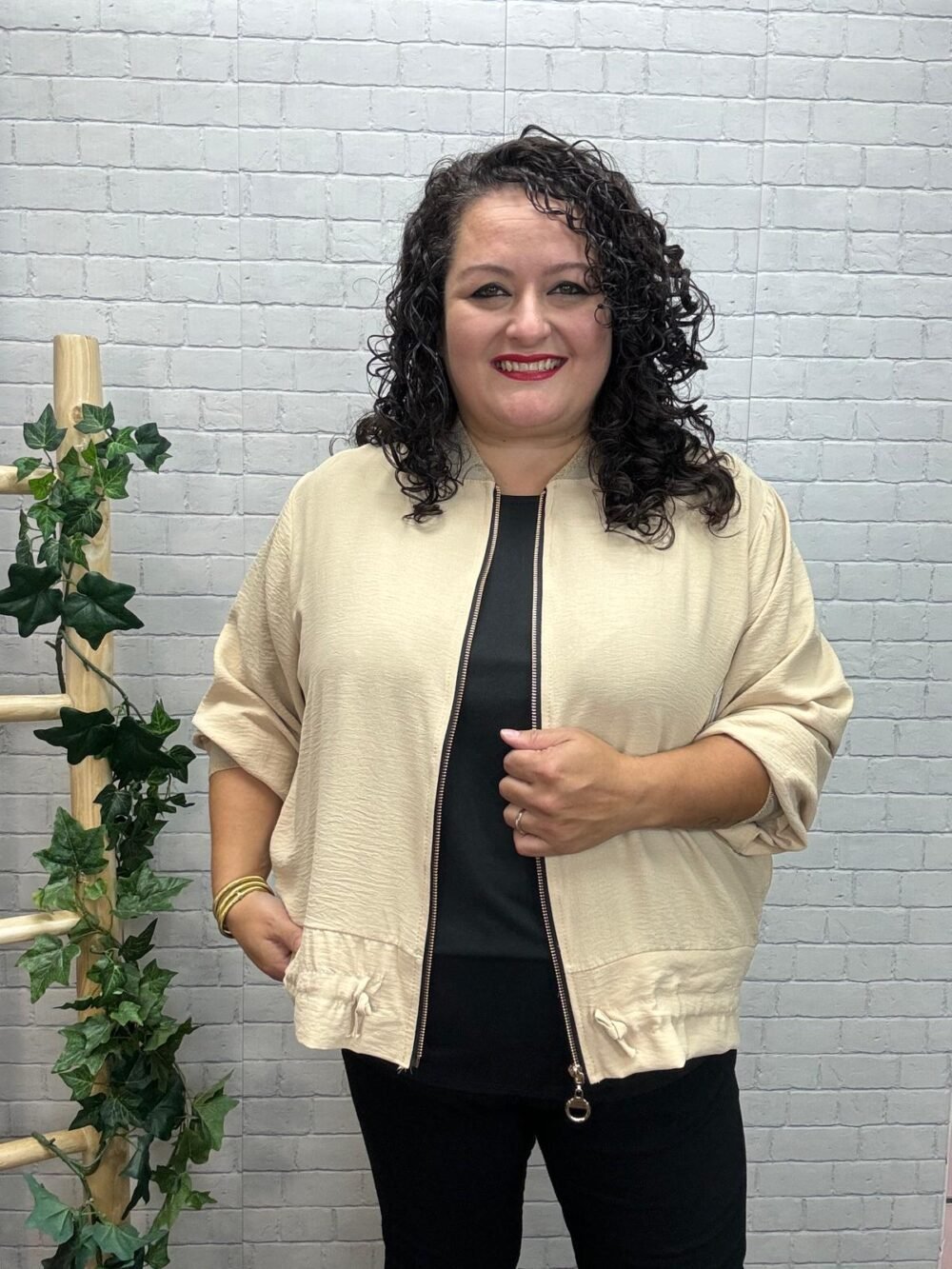 Bomber Silvana Con Toques Dorados T-44/52