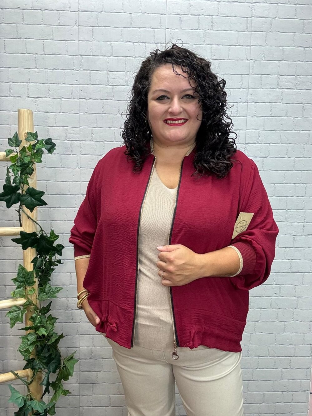 Bomber Silvana Con Toques Dorados T-44/52