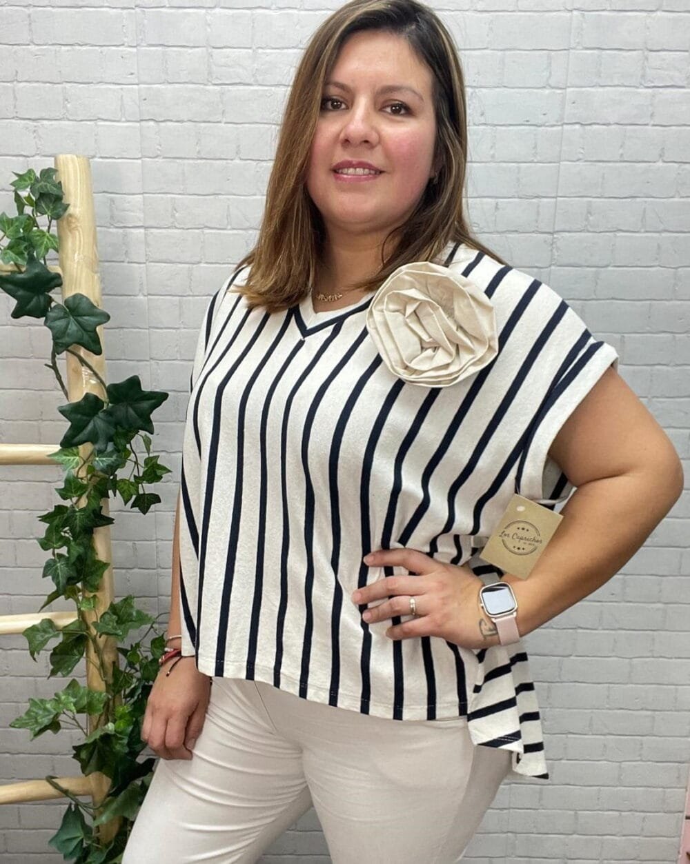 Camiseta Carla T-44/52 Con Flor - Imagen 4