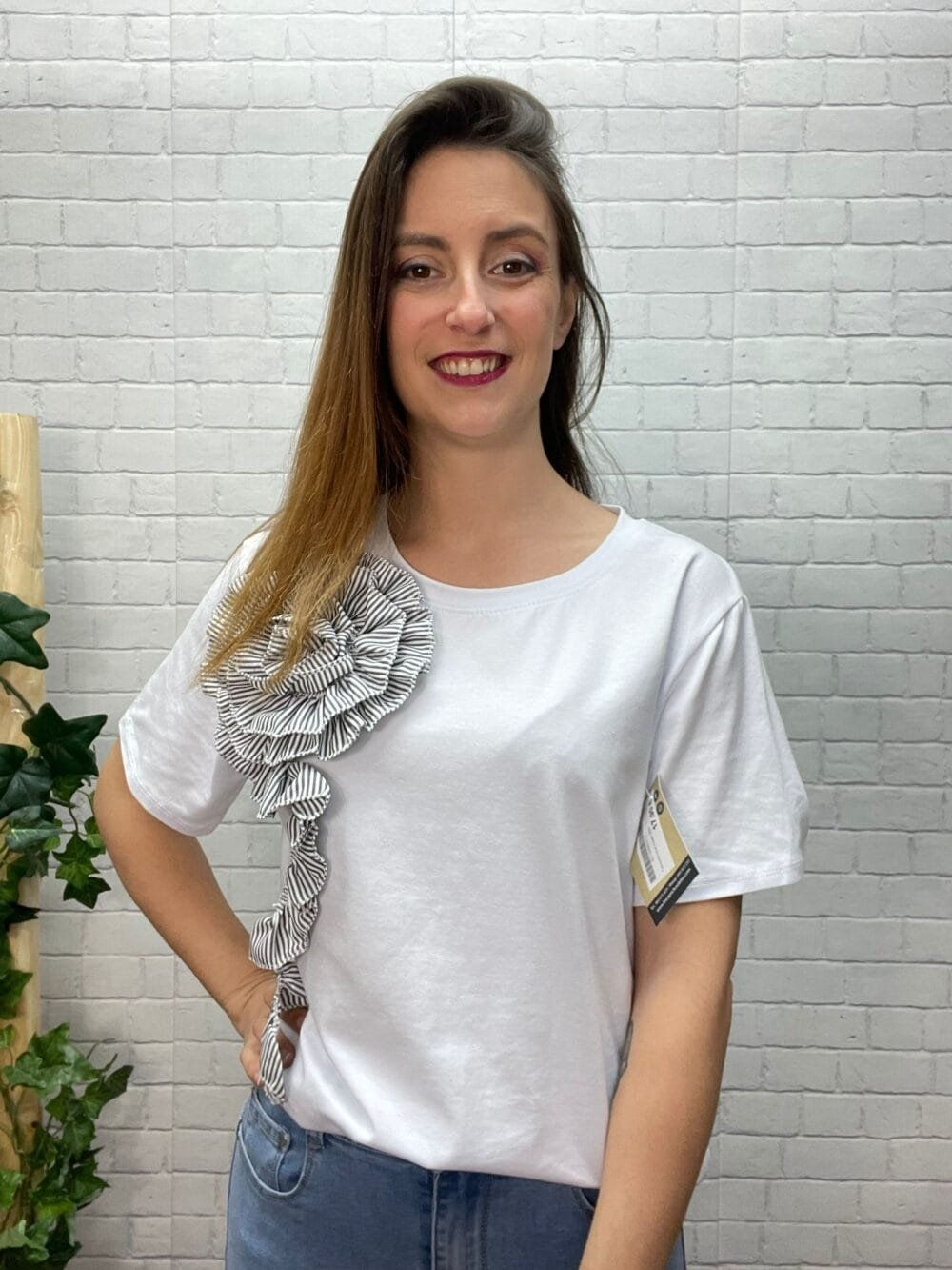 Camiseta Irina T-36/44 Con Flor - Imagen 3