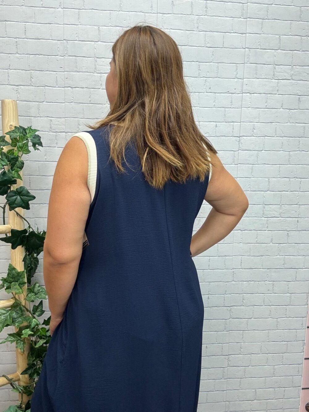 Vestido Loren T-46/54 De Corte Recto - Imagen 3