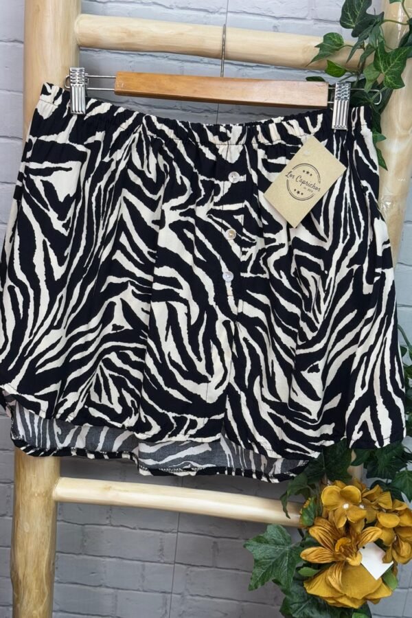 Bajo camisa zebra