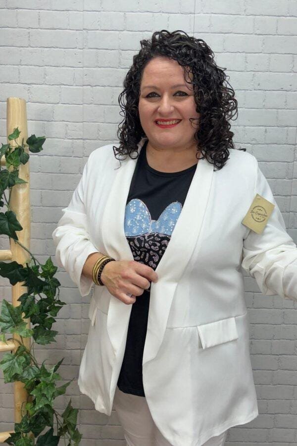 Americana Vero T-46/52 con manga fruncida.