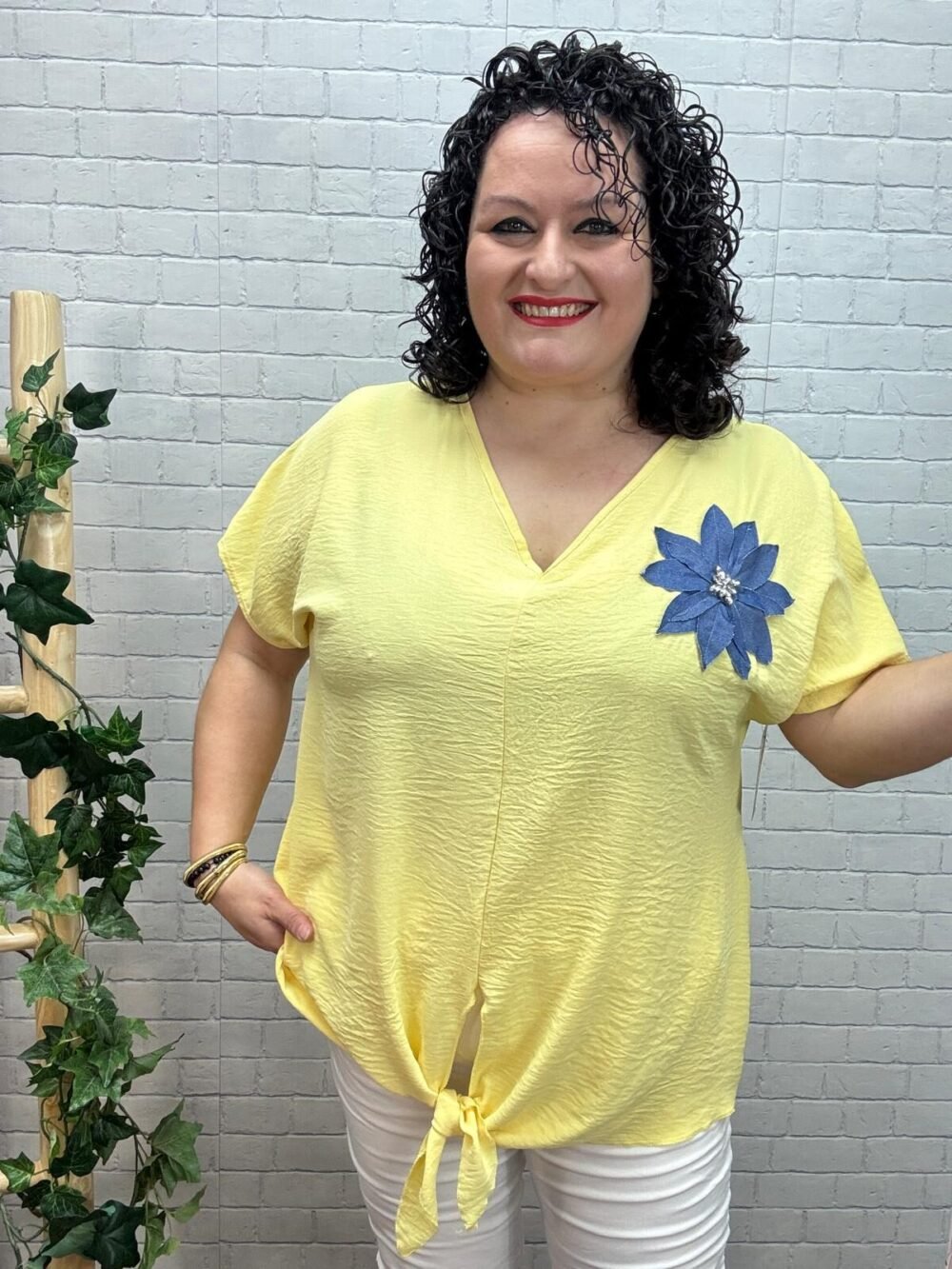 Blusa Marisol T-44/54 con Flor decorativa