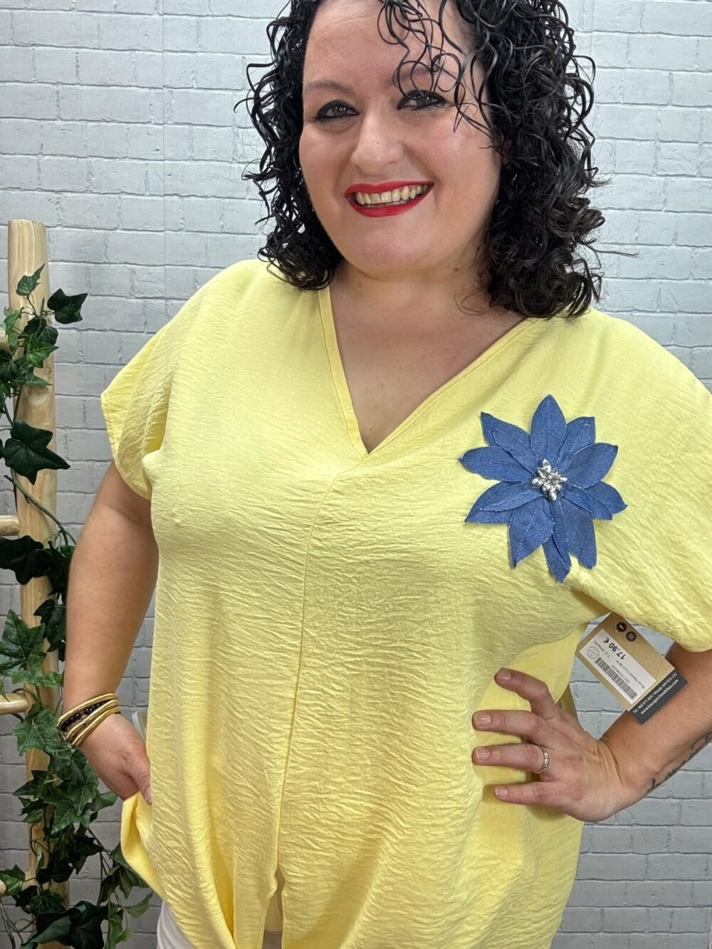 Blusa Marisol T-44/54 con Flor decorativa - Imagen 2