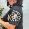 Camiseta Babett T-44/54 con Flor Bordada - Imagen 2