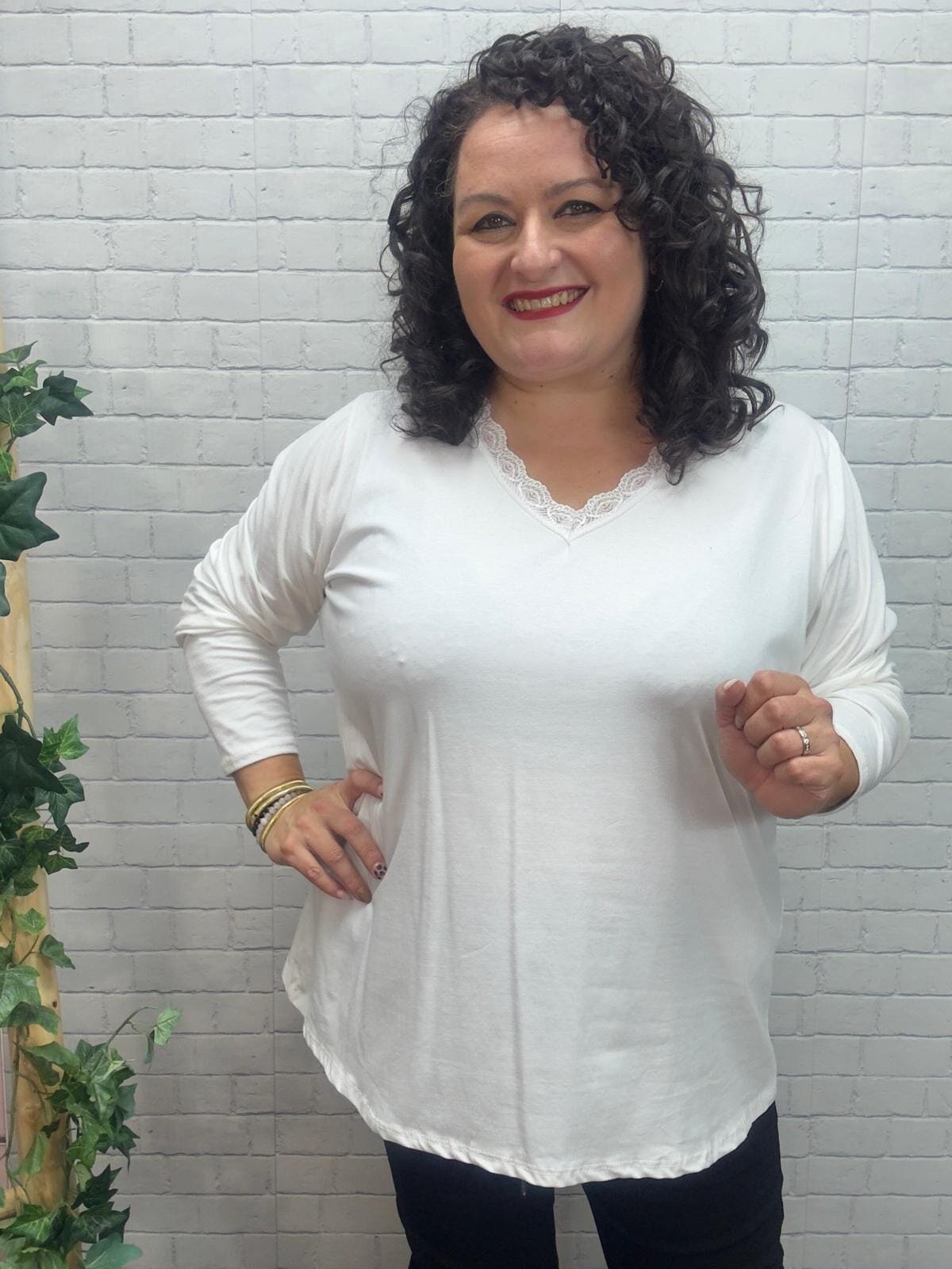 Camiseta Ever T-44/54 con Encaje en el Escote - Imagen 6