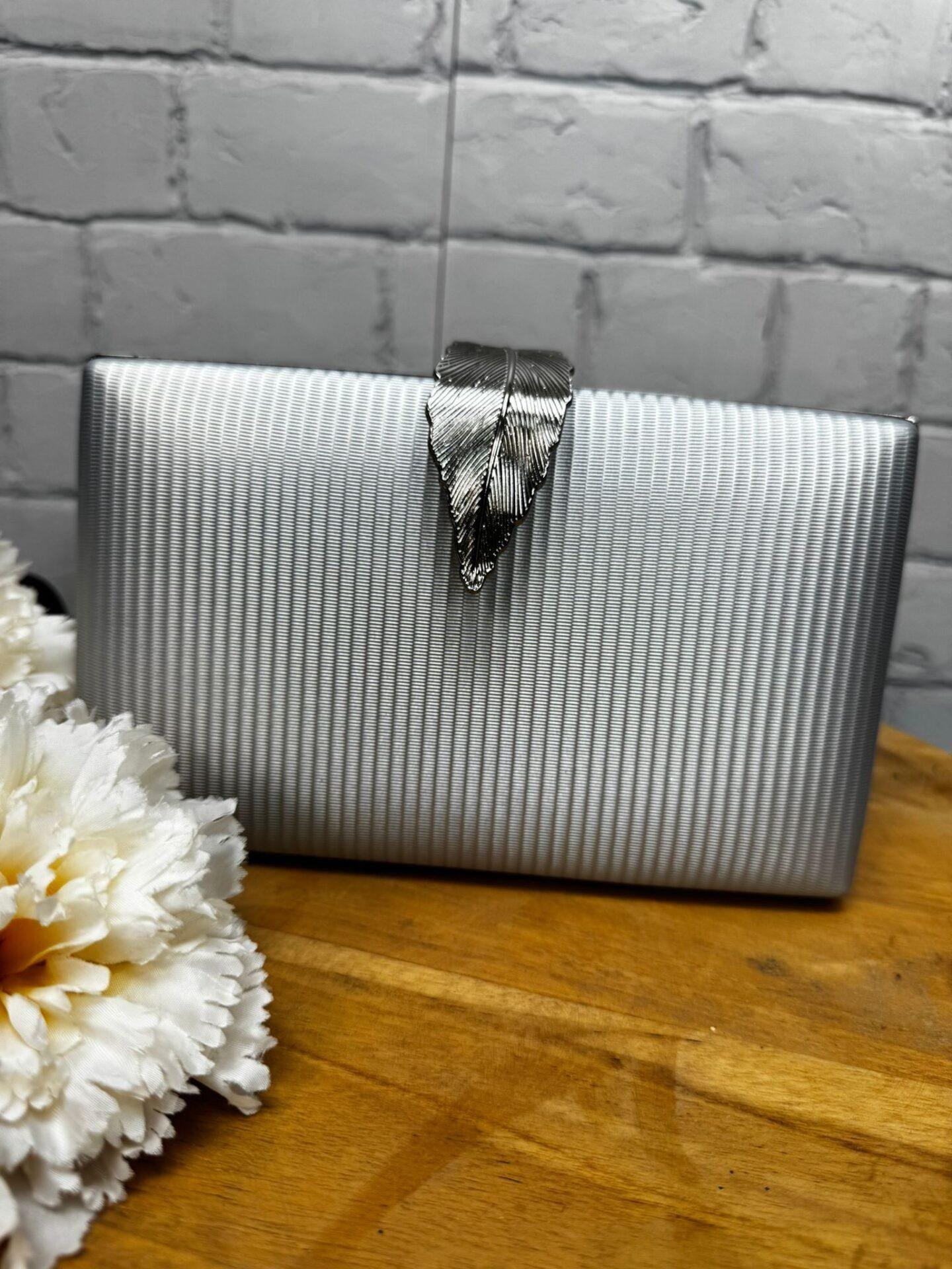 Bolso Fiesta 20261 con cierre hoja