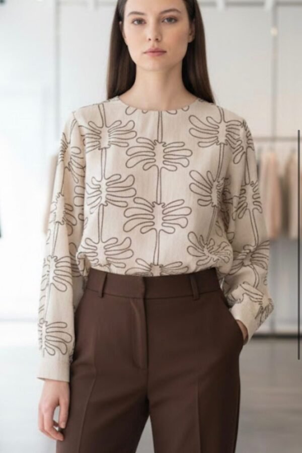 Blusa Bordada Beige T-44/50 Estampado en Relieve