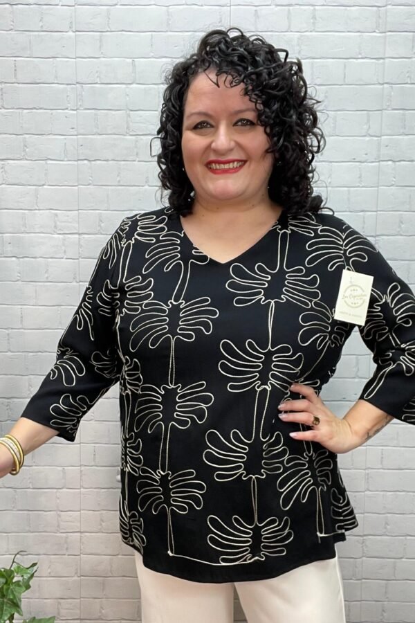 Blusa Bordada Negro T-44/50 Estampado en Relieve