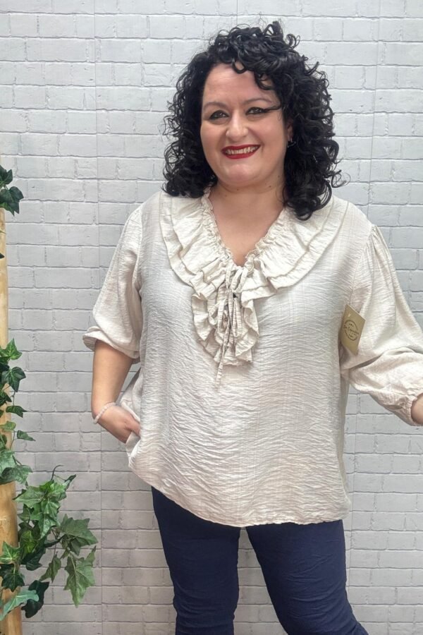 Blusa Maya Beige T-50/54 Con Volantes