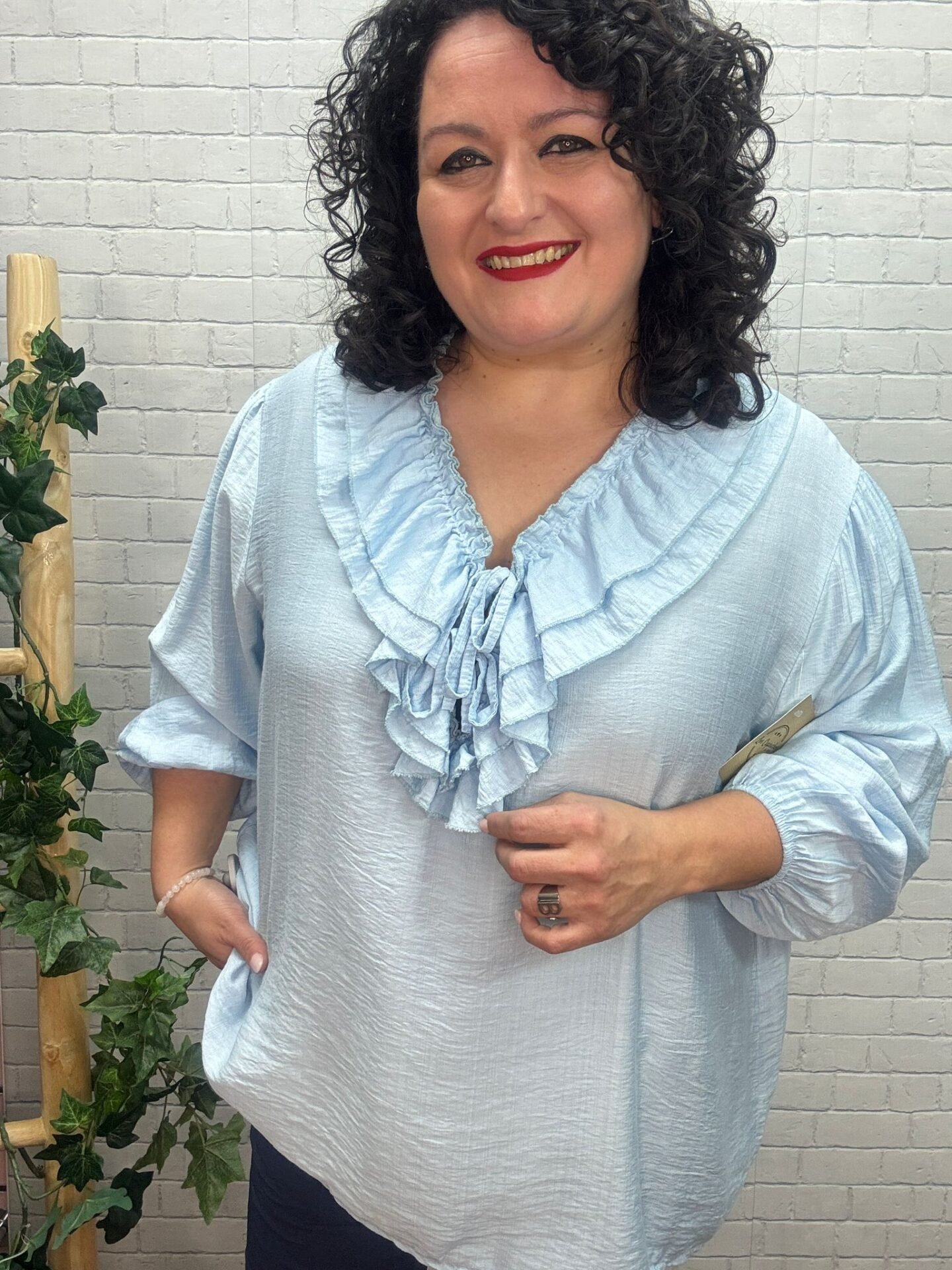 Blusa Maya Celeste T-50/54 Con Volantes - Imagen 2