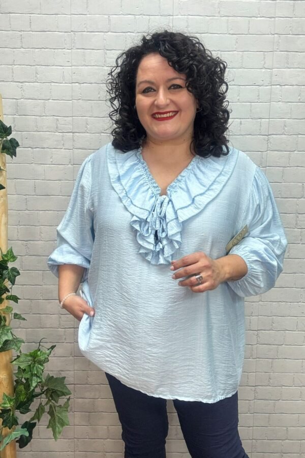 Blusa Maya Celeste T-50/54 Con Volantes