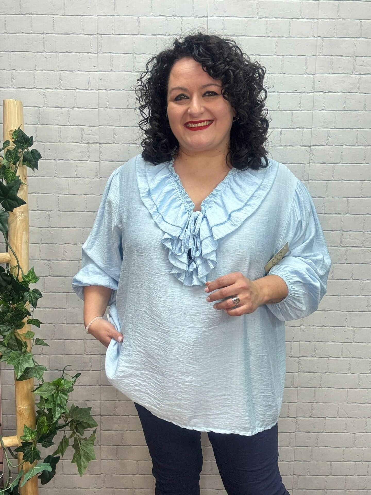 Blusa Maya Celeste T-50/54 Con Volantes