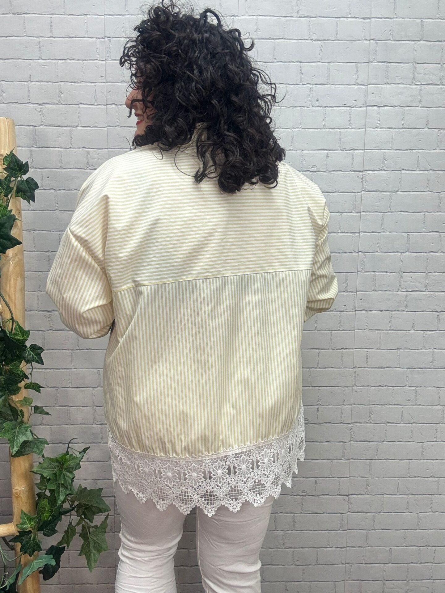 Camisa Dalia Amarillo T-50/56 Con Puntilla