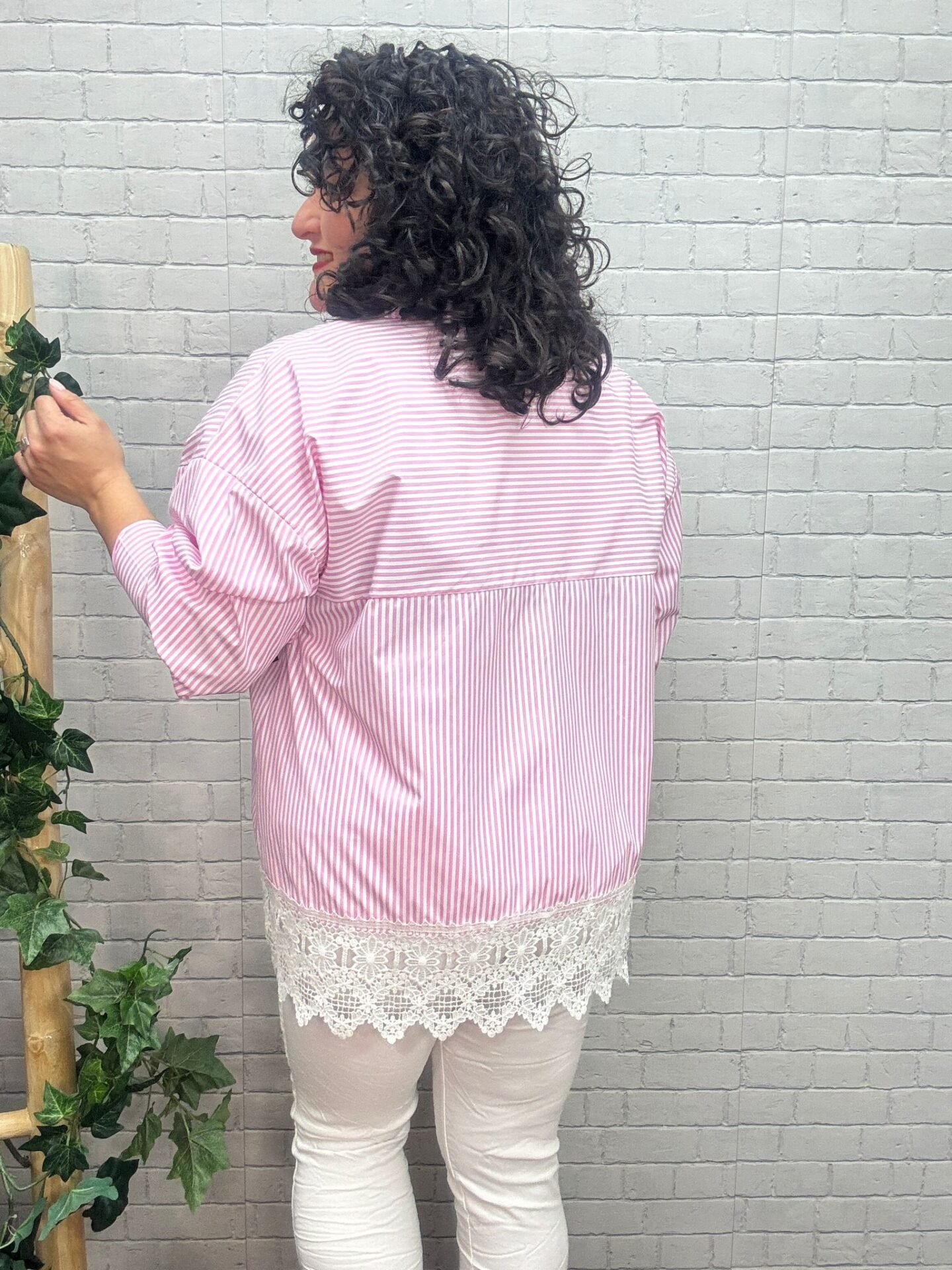 Camisa Dalia Rosa T-50/56 Con Puntilla