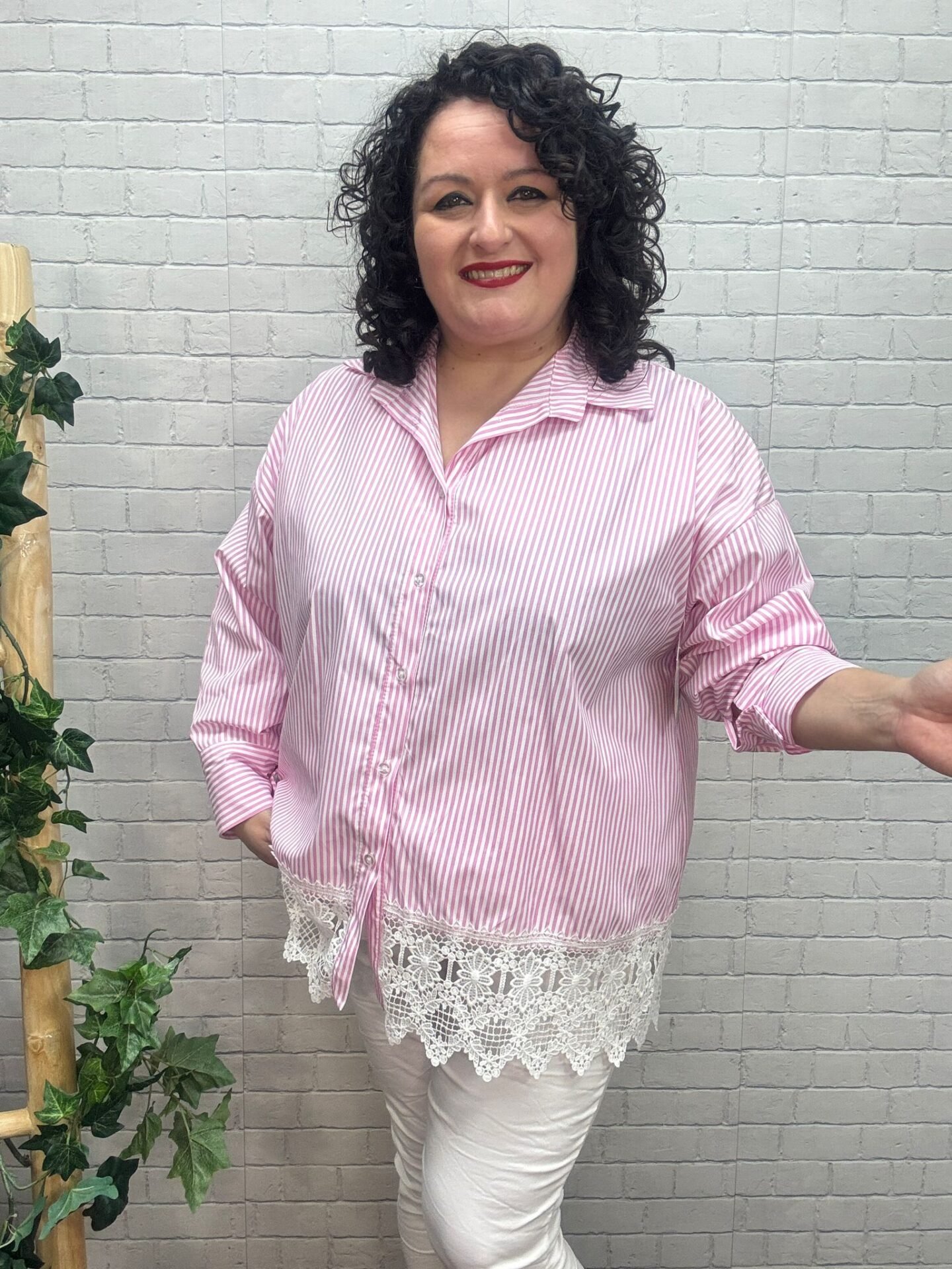 Camisa Dalia Rosa T-50/56 Con Puntilla