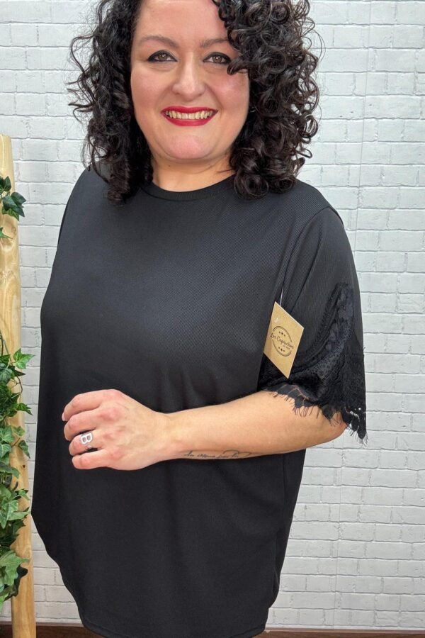 Camiseta Carlota Negro T-46/52 Manga Con Encaje