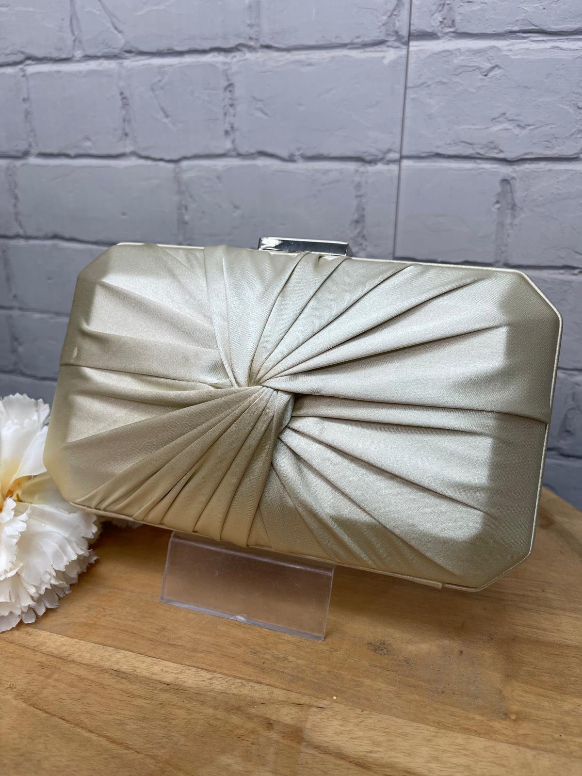 Bolso Fiesta Dorado BR4132 Con Nudo - Imagen 3