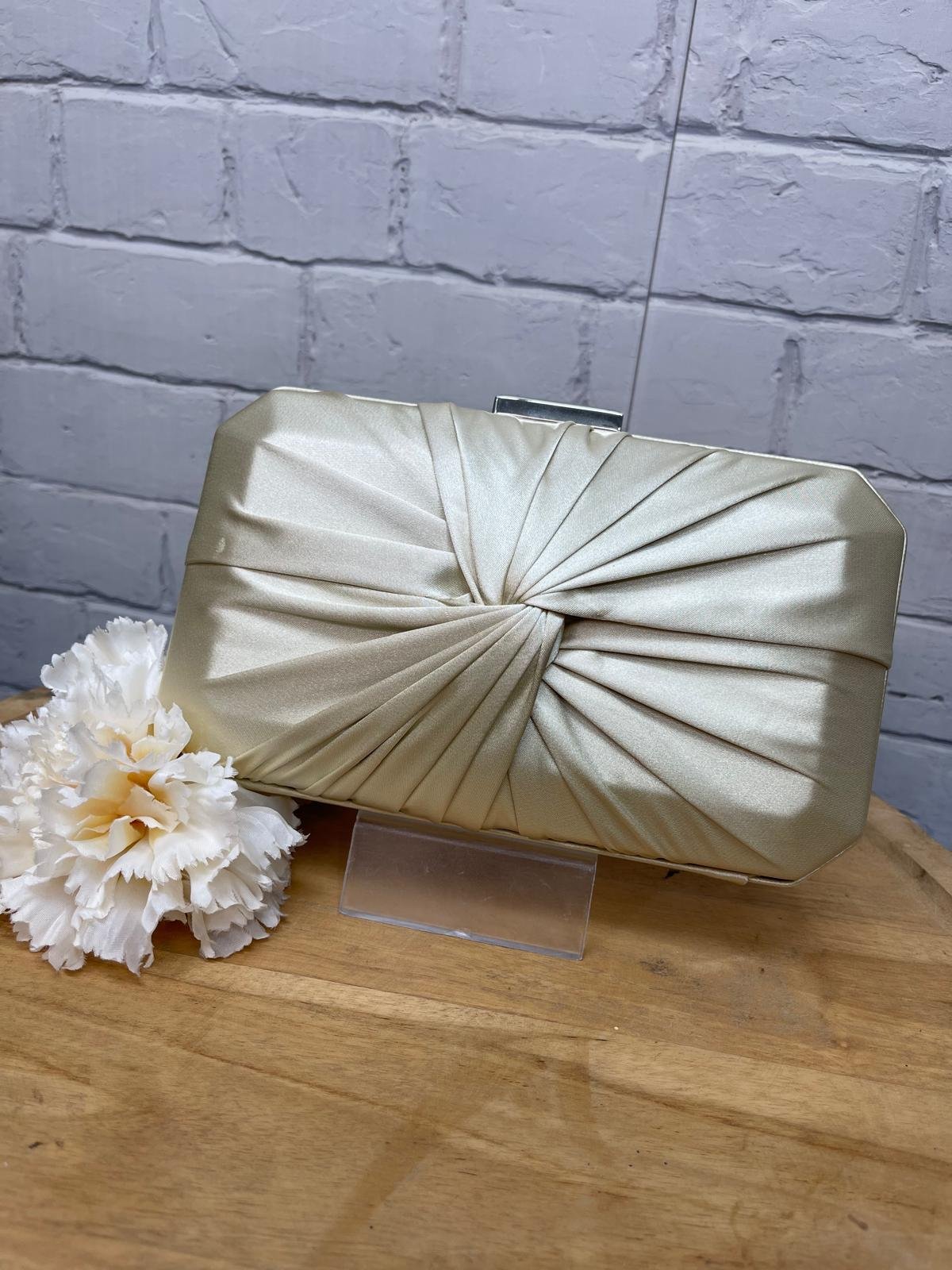 Bolso Fiesta Dorado BR4132 Con Nudo